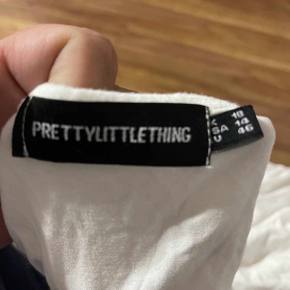 PrettyLittleThing White Deep V Long Sleeve Bodysuit - Picture 3 of 3